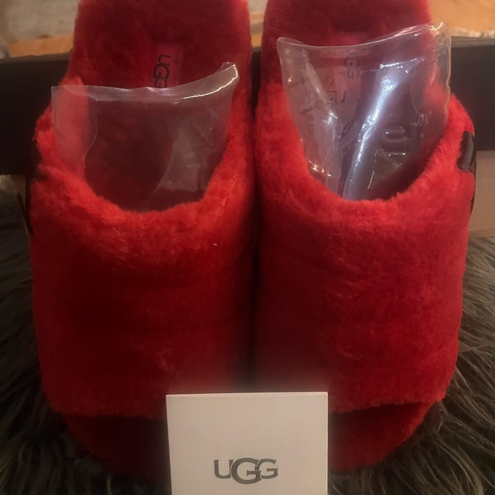 UGG Red Men’s Fluff You slippers . Comfy , warm and stylish . - Picture 10 of 10